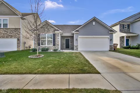 2561 Creek Bank Dr, Columbus, IN 47201