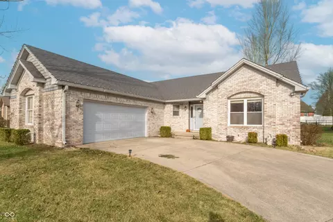 845 Robin Wood Pl, Greencastle, IN 46135