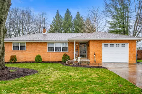 902 South St, Shirley, IN 47384