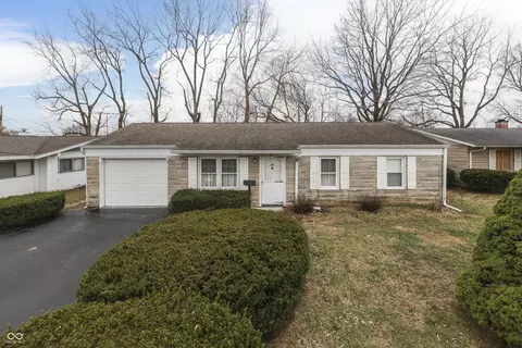 60 Holiday Ln, Mooresville, IN 46158