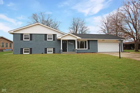 2320 Locust Dr, Seymour, IN 47274