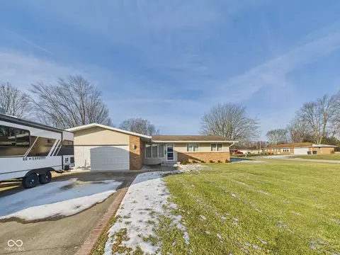 2201 S Webster Dr, Yorktown, IN 47396