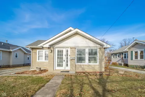 124 W 38th St, Anderson, IN 46013