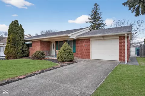 416 Country Club Ln, Anderson, IN 46011