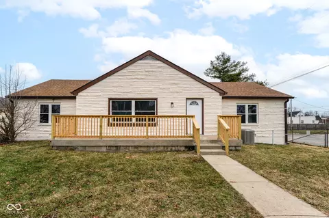 49 Center St, Whiteland, IN 46184