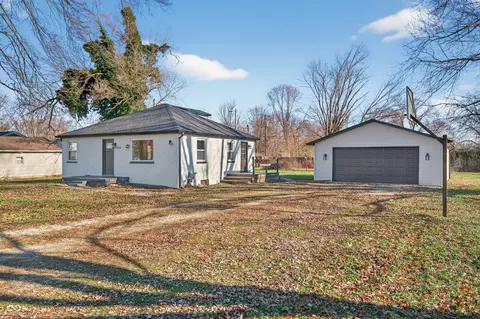 5065 Adkins St, Columbus, IN 47201