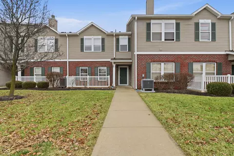 12145 Bubbling Brook Dr #400, Fishers, IN 46038