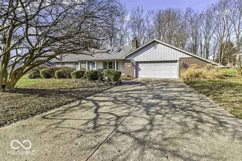 1952 Skyline Dr, Greenwood, IN 46143