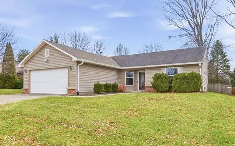 6811 Wild Cherry Dr, Fishers, IN 46038