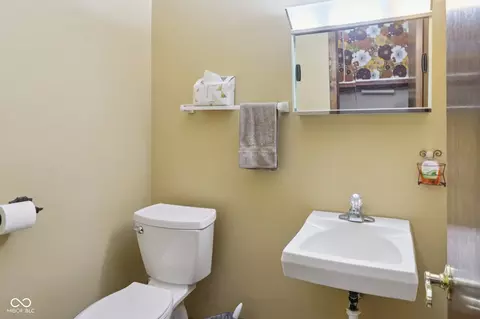 Bath - 6924 E Meadows Dr, Camby, IN 46113 photo 1 of 4