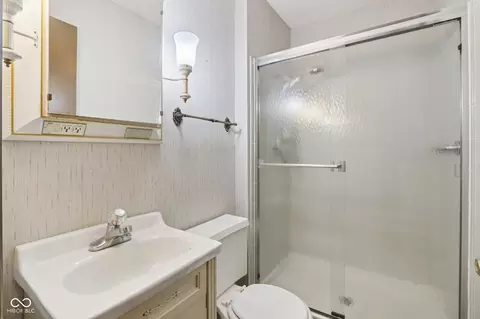 Bath - 6924 E Meadows Dr, Camby, IN 46113 photo 3 of 4