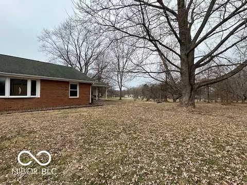 Exterior - 3407 N County Road 925 E, Hope, IN 47246 photo 7 of 9