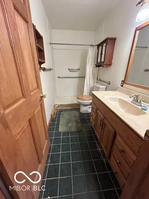 Bath - 3407 N County Road 925 E, Hope, IN 47246 photo 2 of 2