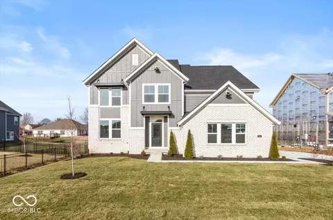 952 Apryl Dr, Greenwood, IN 46143