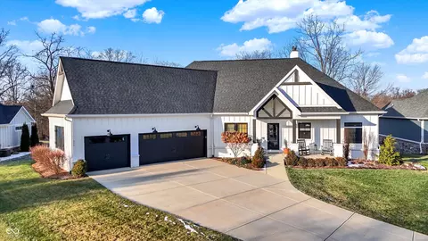 376 Parkside Cir, Greenfield, IN 46140