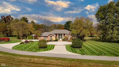 8424 W Mulligan Ln, Columbus, IN 47201