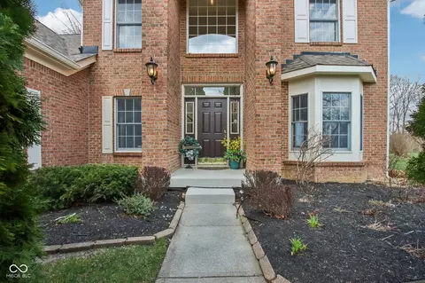 9402 Greenthread Ln, Zionsville, IN 46077