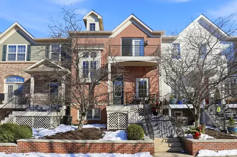 213 Manchester Dr, Zionsville, IN 46077