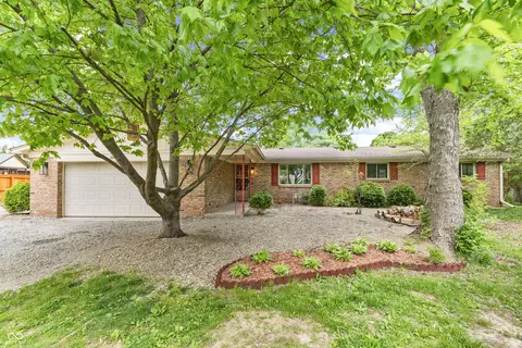 10042 N David Ln, Mooresville, IN 46158