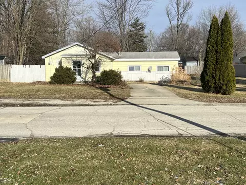 918 W 4th St, Greenfield, IN 46140