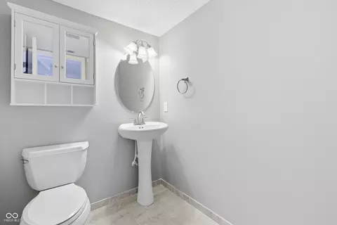 Bath - 584 Springtree Ln, Avon, IN 46123 photo 1 of 4