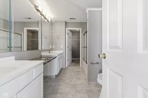 Bath - 584 Springtree Ln, Avon, IN 46123 photo 3 of 4