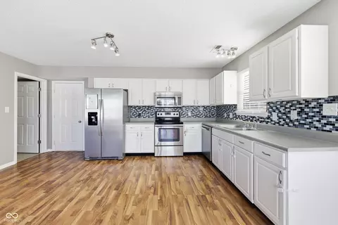 Kitchen - 584 Springtree Ln, Avon, IN 46123 photo 2 of 3