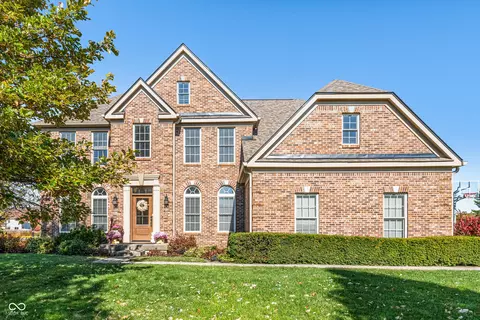 8856 Pin Oak Dr, Zionsville, IN 46077