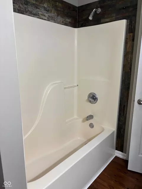 Bath - 5380 E Spring Dr, Columbus, IN 47201 photo 2 of 3