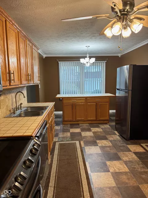 Kitchen - 5380 E Spring Dr, Columbus, IN 47201 photo 1 of 5
