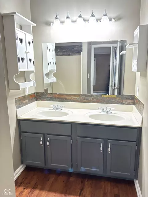 Bath - 5380 E Spring Dr, Columbus, IN 47201 photo 1 of 3