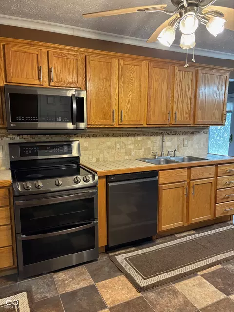 Kitchen - 5380 E Spring Dr, Columbus, IN 47201 photo 2 of 5