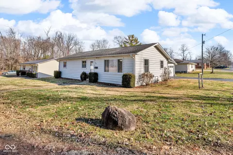 505 Race St, Hope, IN 47246