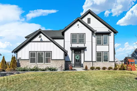 36 Henbury Ct, Westfield, IN 46074
