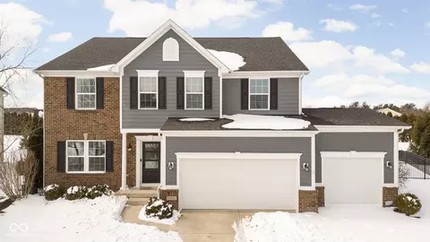12042 Eagletree Ct, Zionsville, IN 46077