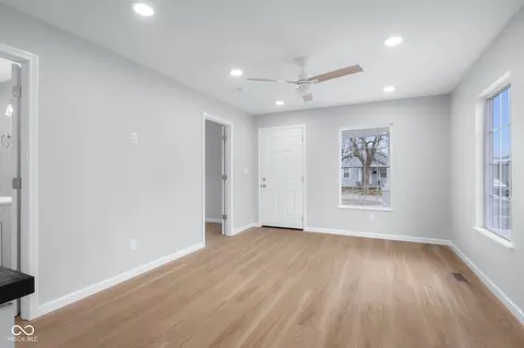 222 Smith St, Columbus, IN 47201 photo 4