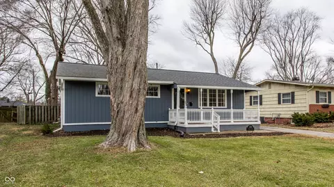 170 N 8th St, Zionsville, IN 46077