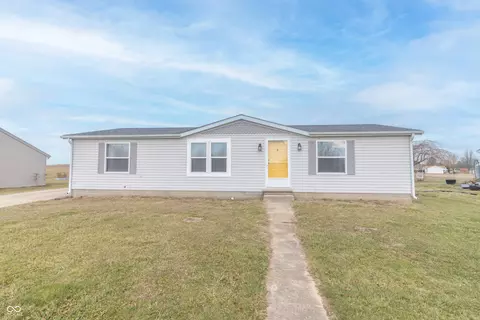 1104 W Hollywood Dr, Rushville, IN 46173