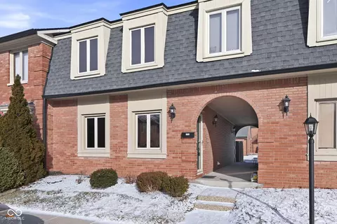 1154 Canterbury Sq N, Indianapolis, IN 46260