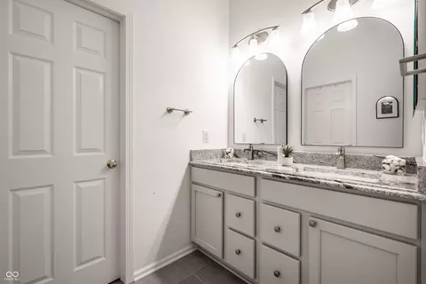 Bath - 11191 Timberview Dr, Fishers, IN 46037 photo 2 of 5