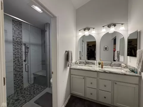 Bath - 11191 Timberview Dr, Fishers, IN 46037 photo 3 of 5