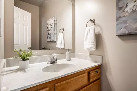 Bath - 11191 Timberview Dr, Fishers, IN 46037 photo 1 of 5