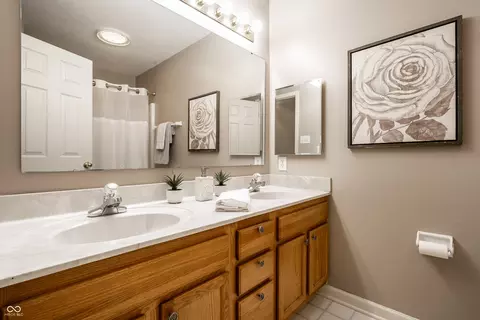 Bath - 11191 Timberview Dr, Fishers, IN 46037 photo 5 of 5