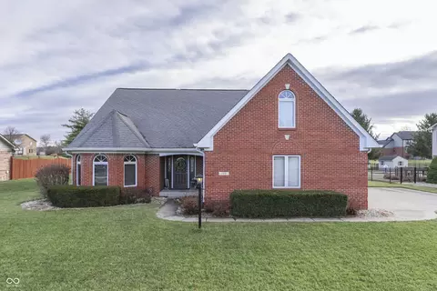 165 Meadowview Ln, Greenwood, IN 46142