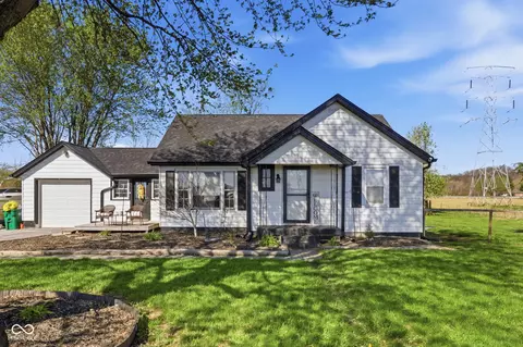 5825 Blue Bluff Rd, Martinsville, IN 46151