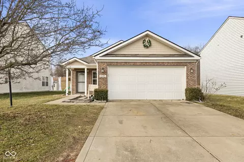 3190 Parkview Dr, Columbus, IN 47201