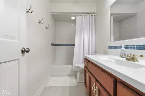 Bath - 12737 Wembly Rd, Carmel, IN 46033 photo 6 of 6