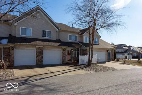 8045 Seabrook Dr, Indianapolis, IN 46237