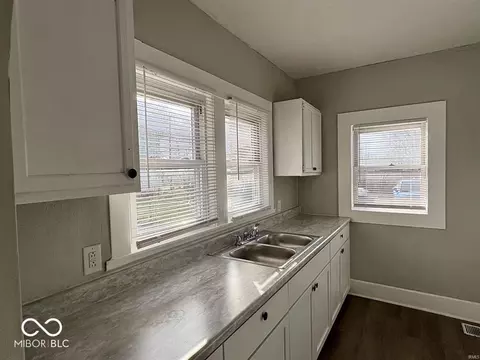 Kitchen - 513 E Centennial Ave, Muncie, IN 47303 photo 3 of 4