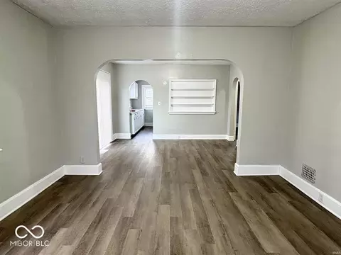 Living - 513 E Centennial Ave, Muncie, IN 47303 photo 4 of 5